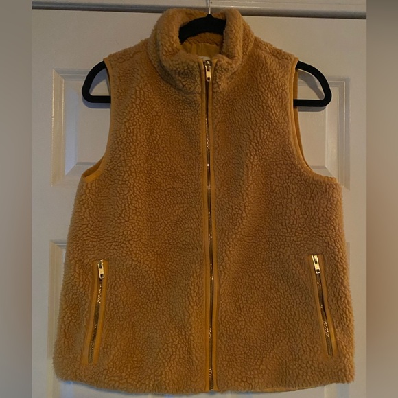 J. Crew Factory Sherpa Vest, size Large - Picture 2 of 8